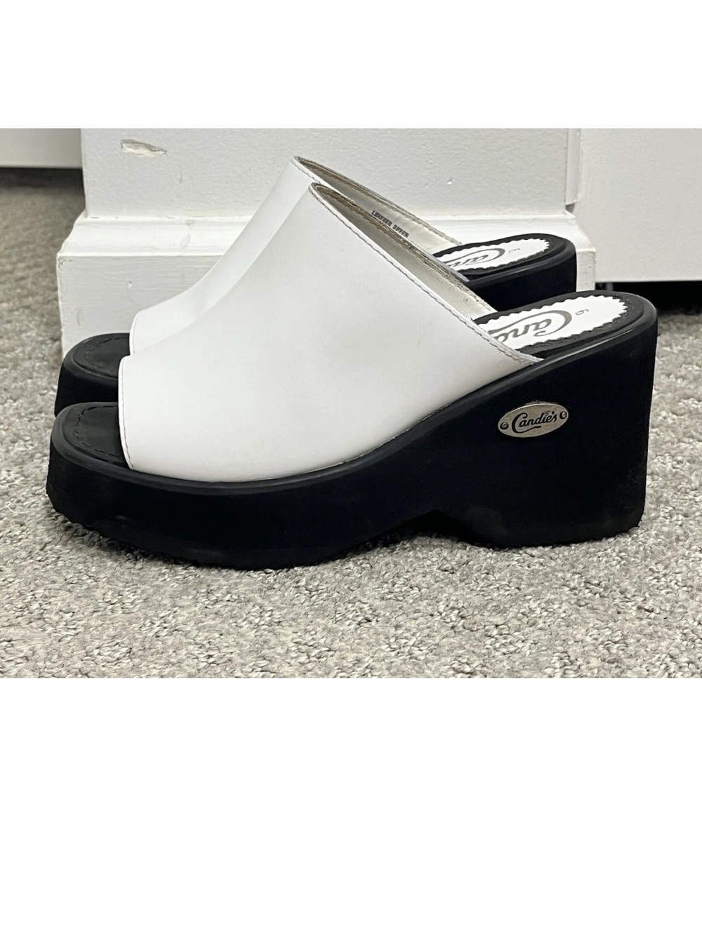 Candies Vintage Y2K White Wedge Slides Size 6 EUC Leather Uppers Sandals Summer